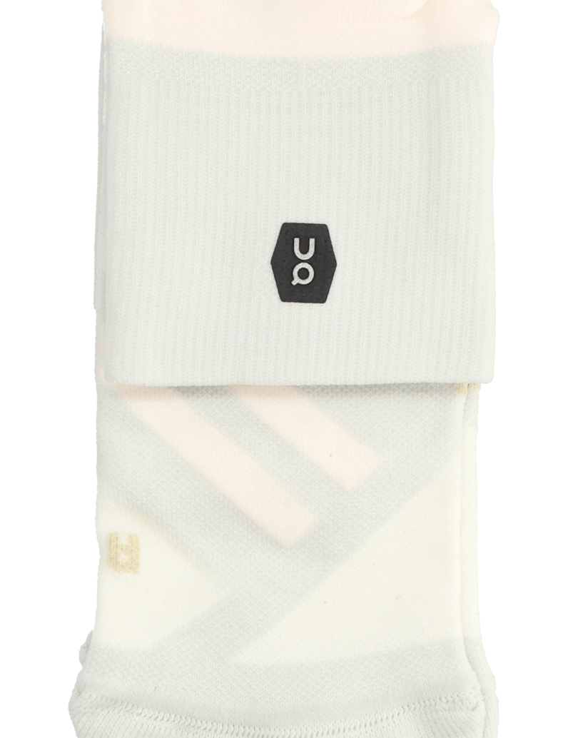 On-PERFORMANCE-MID-SOCK-siva