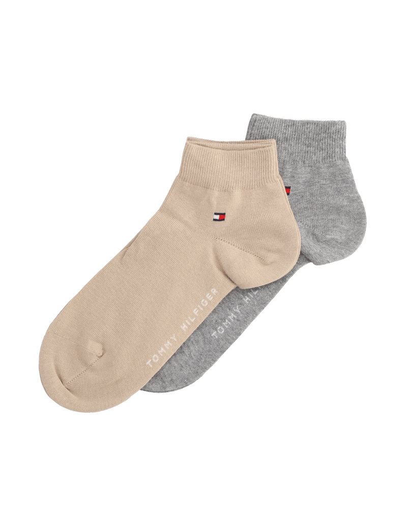 Tommy-Hilfiger-Quarter