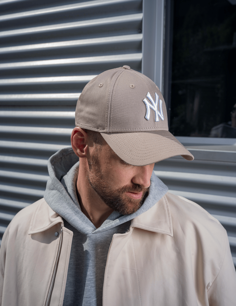 NEW-ERA-LEAGUE-ESSENTIAL-9FORTY-črna