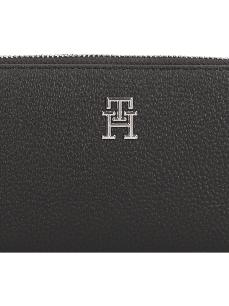 Tommy-Hilfiger-TH-EMBLEM-LARGE-ZA