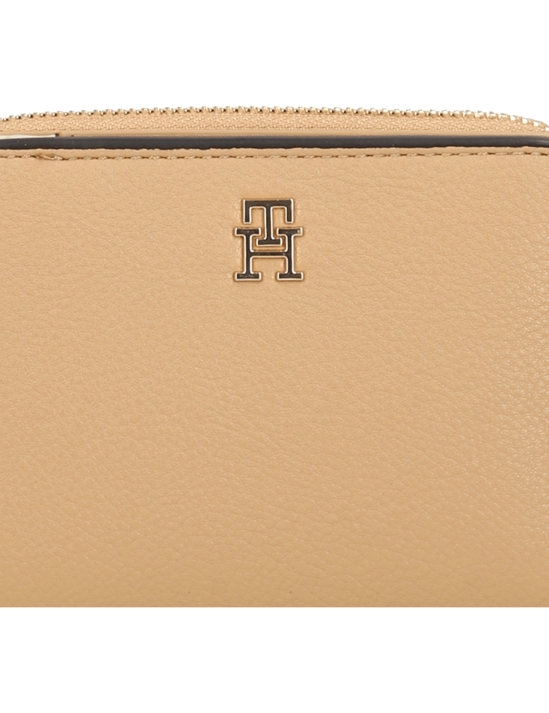 Tommy-Hilfiger-TH-ICON-MED-ZA-W/-FLAP-SEASONAL-béžová