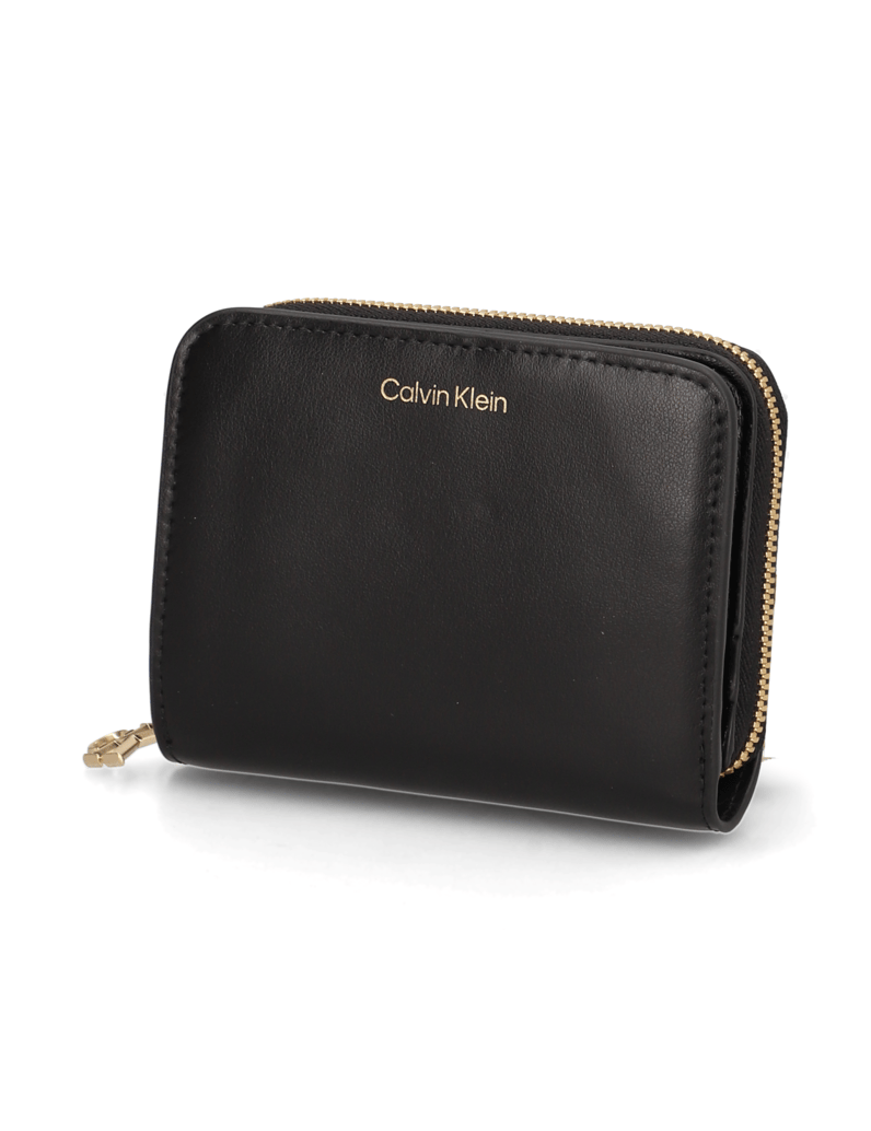 Calvin-Klein-CK-MEDIUM-FLAP-ZIPAROUND-črna