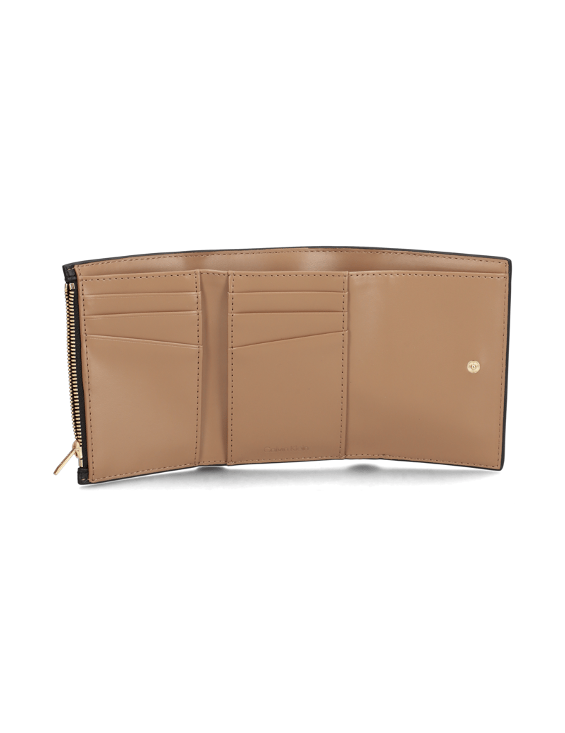 Calvin-Klein-FOIL-LOGO-TRIFOLD-W/-ZIPPOCKET-črna