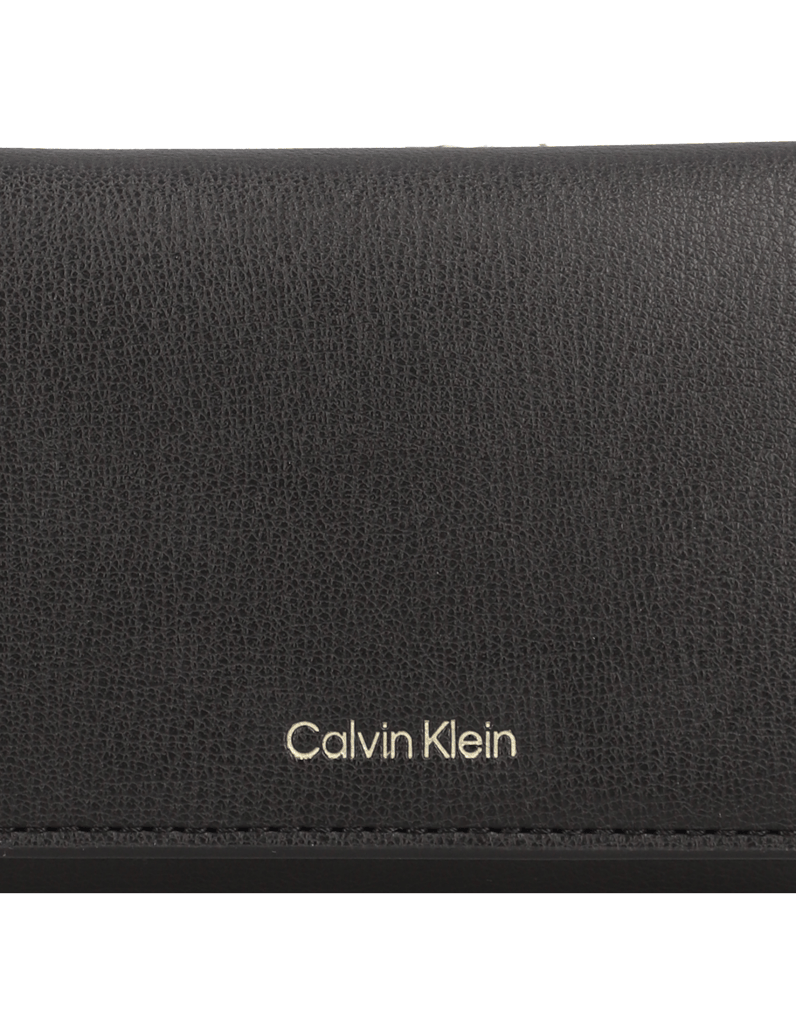 Calvin-Klein-FOIL-LOGO-TRIFOLD-W/-ZIPPOCKET-črna