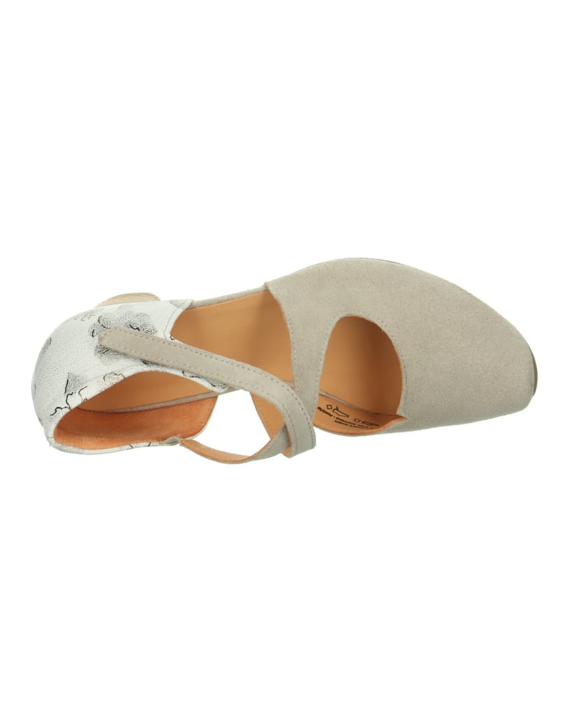 Think-Pumps-AIDA-schwarz