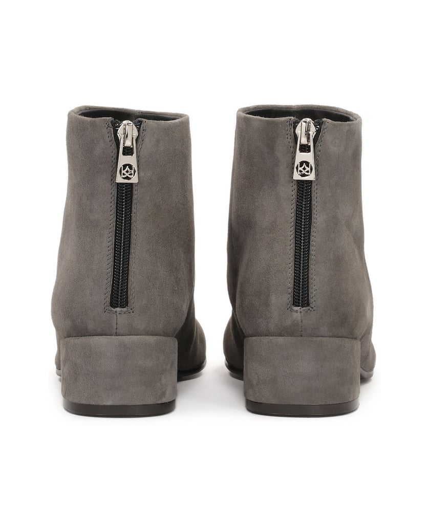 Kazar-Wildlederstiefel-an-einem-niedrigen-Pfos