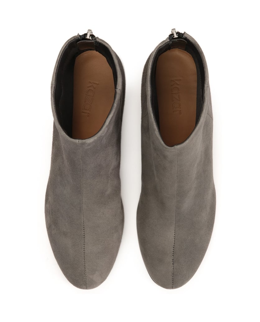 Kazar-Wildlederstiefel-an-einem-niedrigen-Pfos