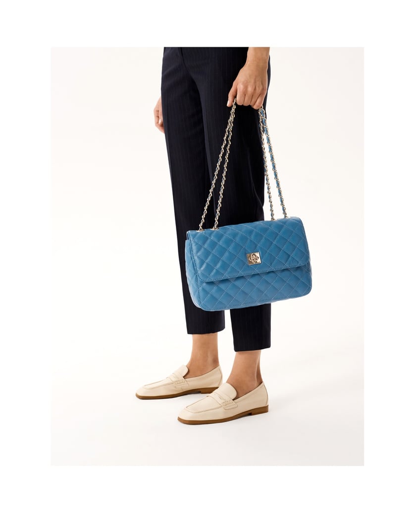 Kazar-Blaue-Ledertasche-mit-Steppung-und-Kette