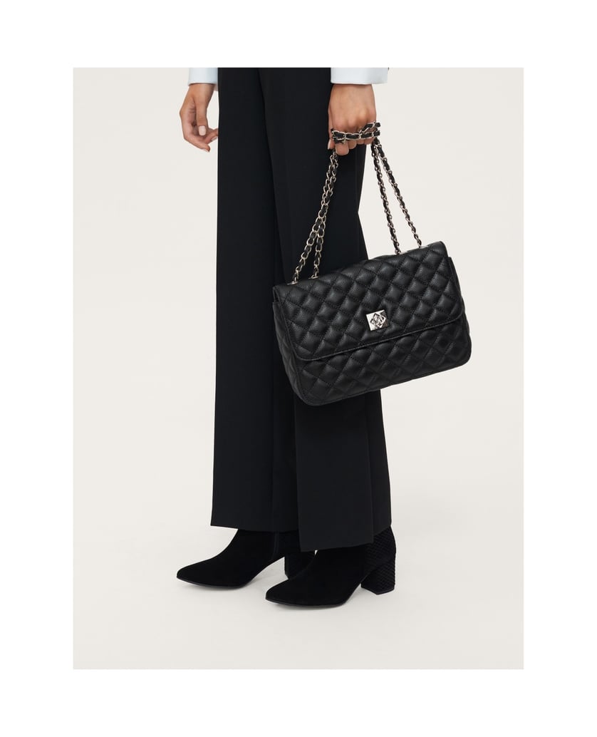 Kazar-Gesteppte-Tasche-mit-einer-Kette,-die-mi-schwarz