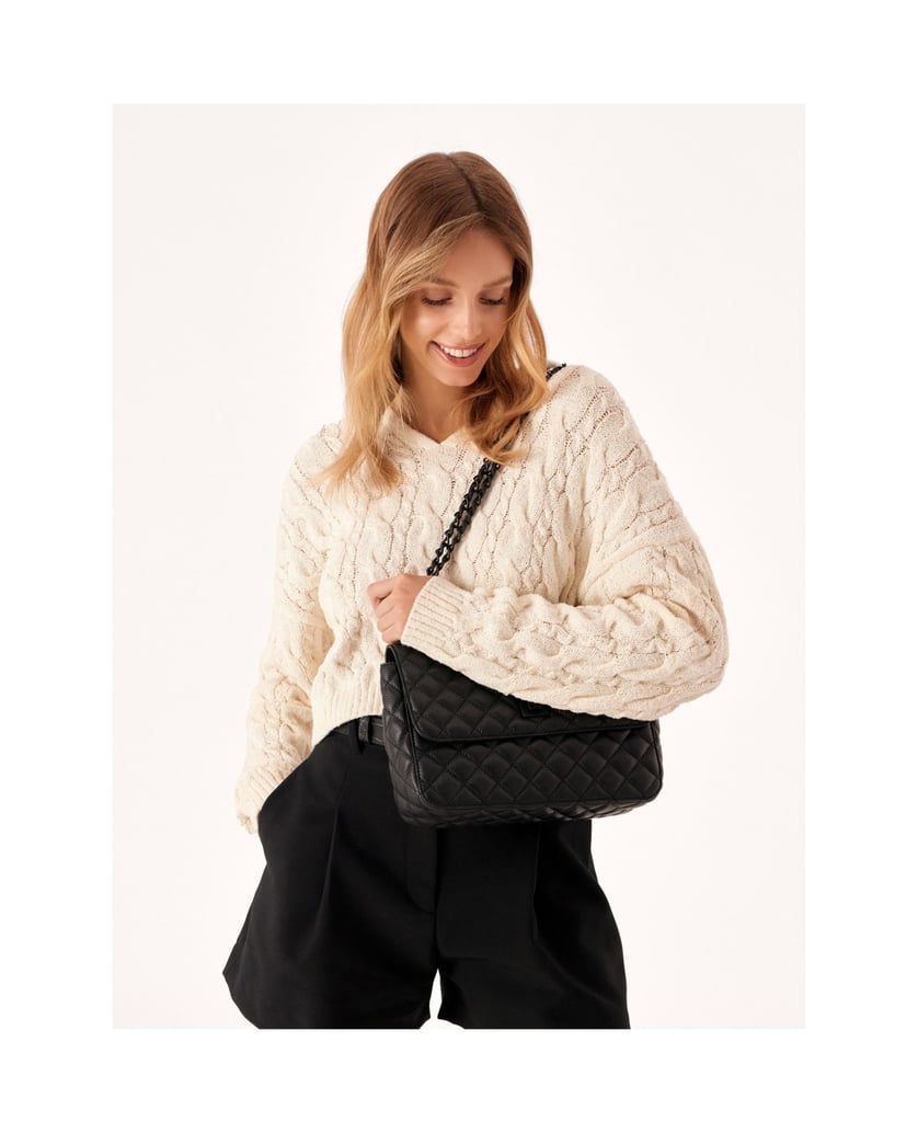 Kazar-Black-leather-handbag-with-quilted-oblong-shape-černá