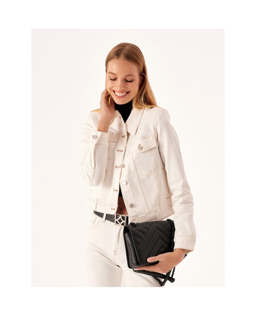 Kazar-Elongated-shoulder-bag-with-striking-stitching-čierna