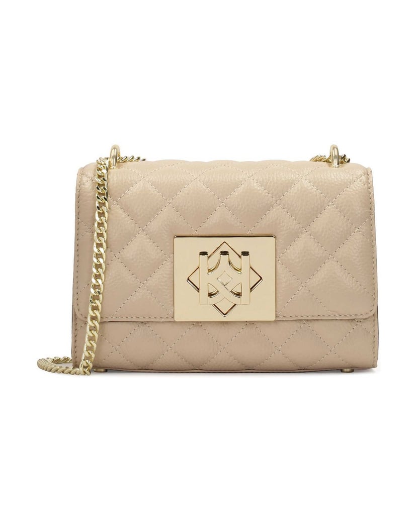 Kazar-Gesteppte-beige-Handtasche-an-einer-gold-beige