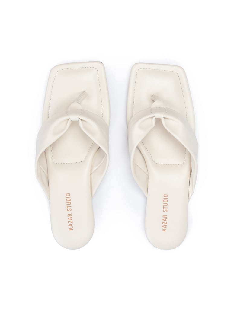 Kazar-Studio-Klassische-Flip-Flops-aus-Leder-in-Off-W