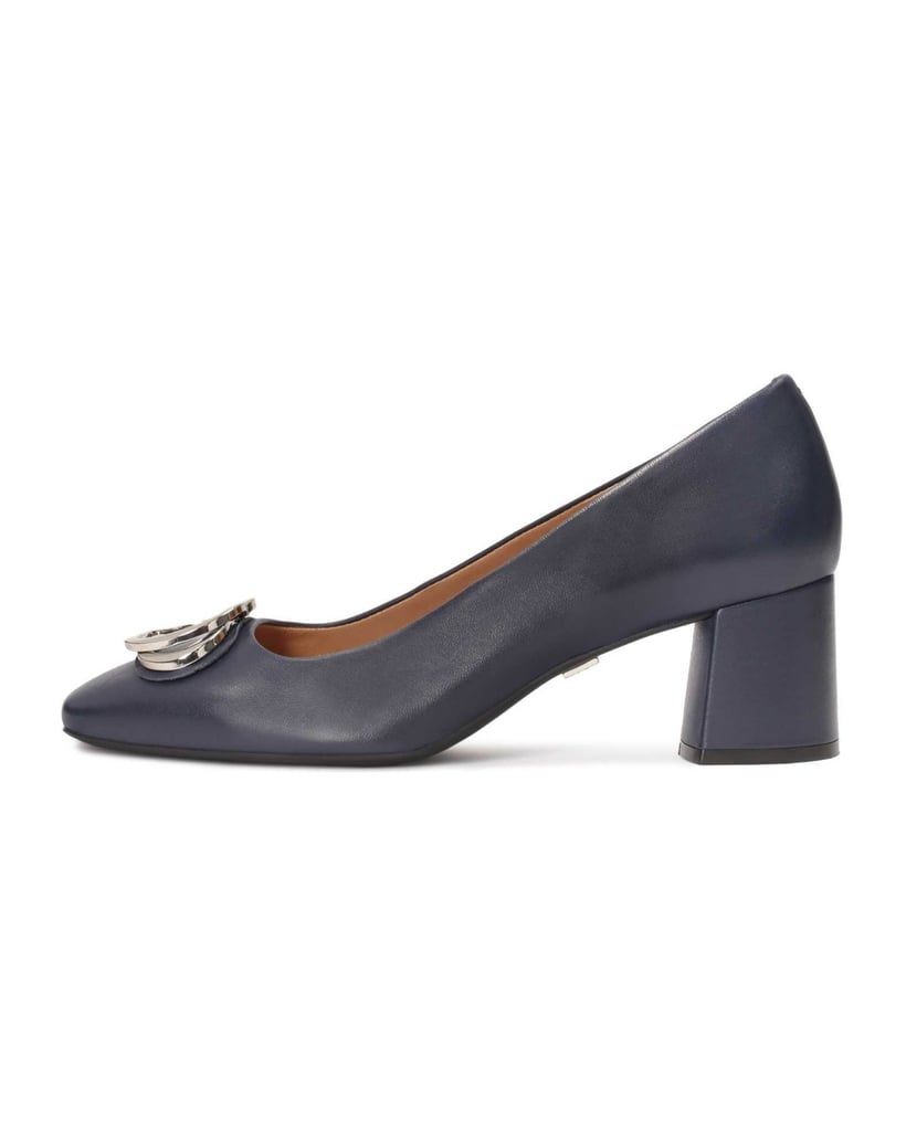 Kazar-Navy-blue-leather-pumps-with-metal-embellishments-tmavě-modrá