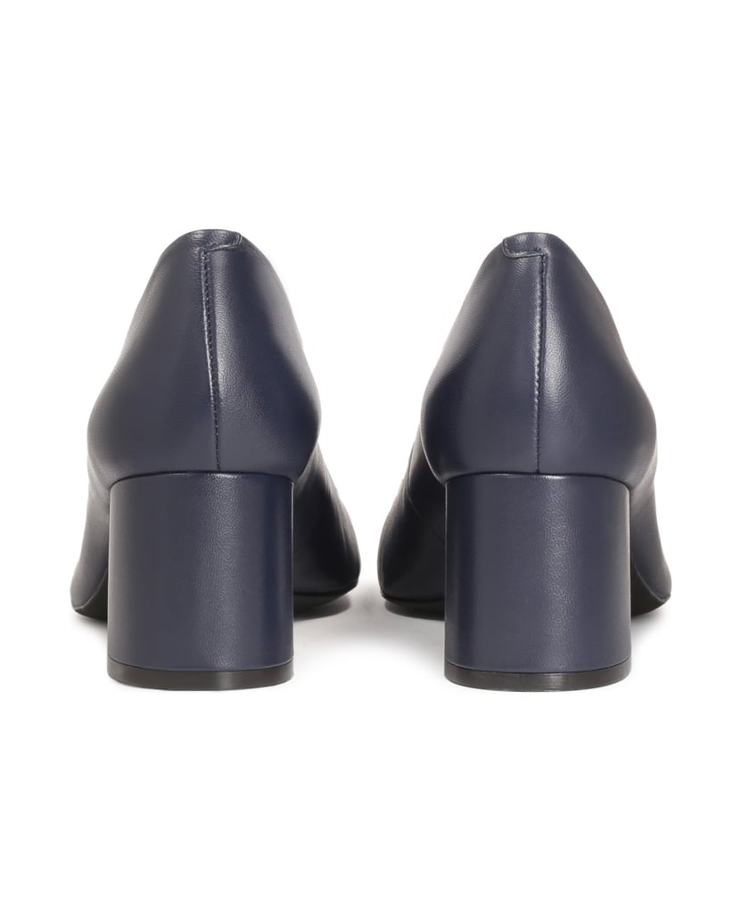 Kazar-Navy-blue-leather-pumps-with-metal-embellishments-tmavě-modrá