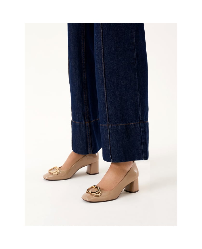 Kazar-Patent-leather-beige-pumps-with-a-sturdy-heel-béžová