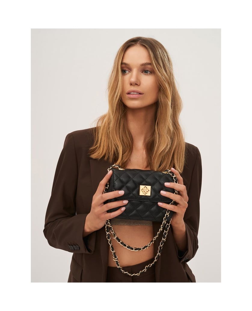 Kazar-Quilted-small-leather-bag-with-a-chain-čierna