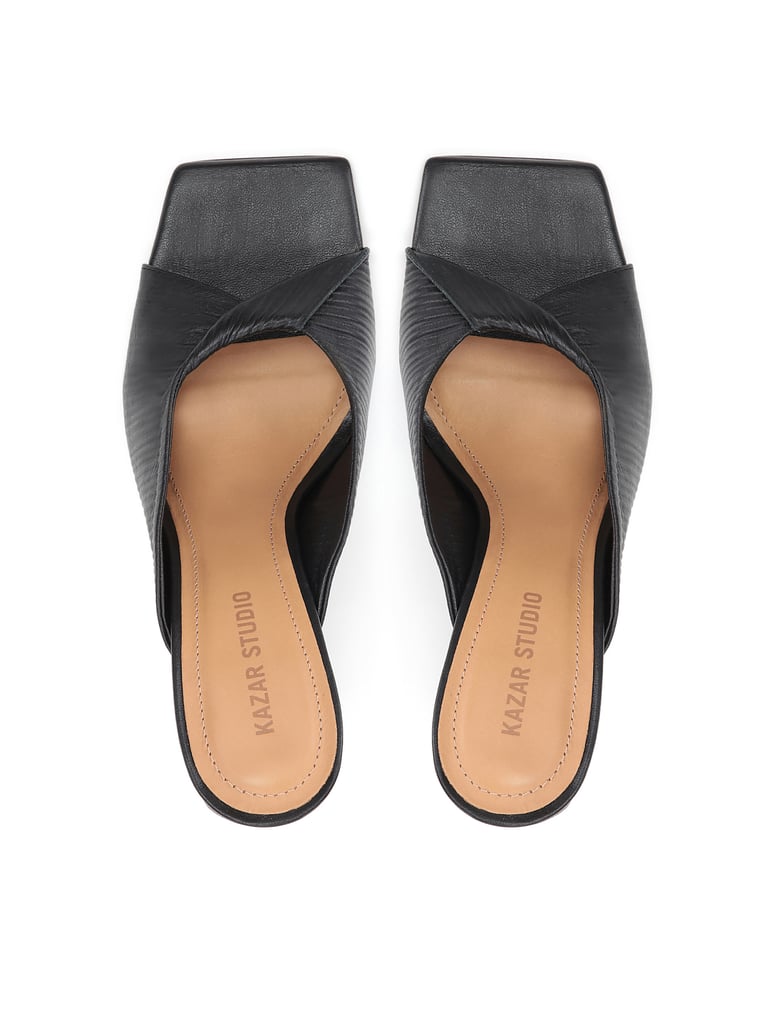 Kazar-Studio-Elegante-schwarze-Lederpantoletten-auf-e