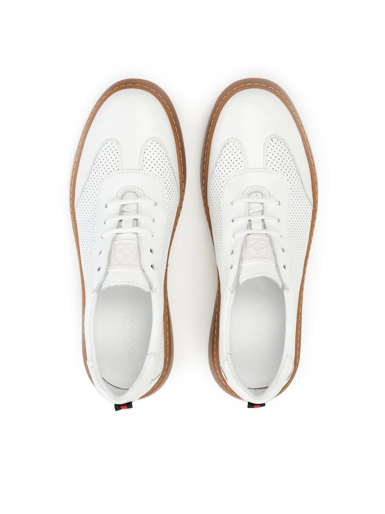 Kazar-Weiße-Herren-Sneaker-mit-dekorativer-Per