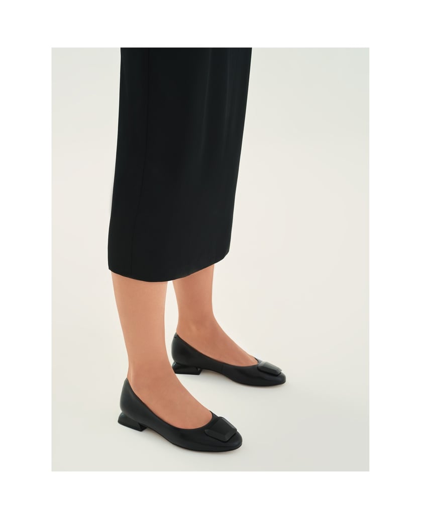 Kazar-Schwarze-Lederschuhe-mit-großer-Verzieru