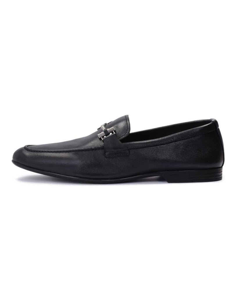 Kazar-Men’s-black-leather-loafers-with-a-metal-decoration-čierna