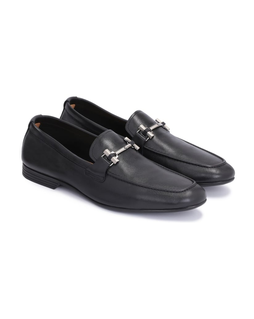 Kazar-Men’s-black-leather-loafers-with-a-metal-decoration-čierna