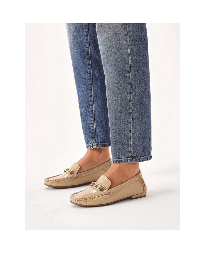 Kazar-Mokassins-aus-Lackleder-mit-Metallkette-beige