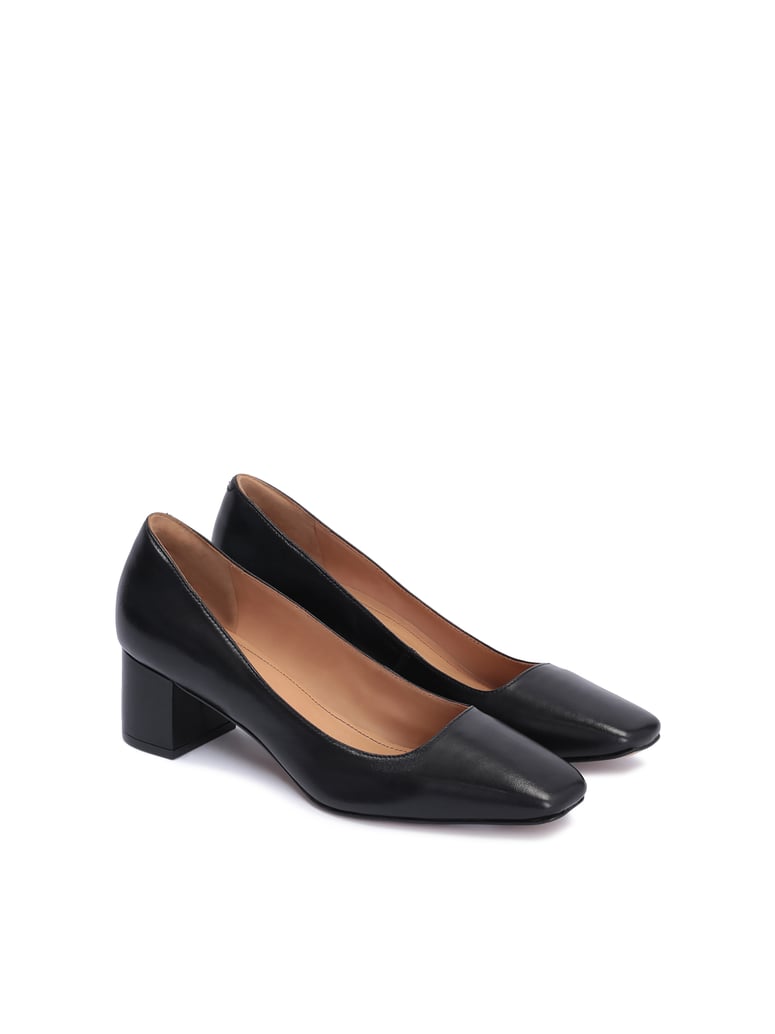 Kazar-Klassische-schwarze-Pumps-auf-einem-bequ