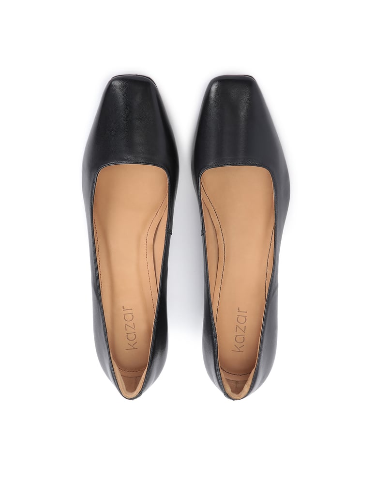 Kazar-Klassische-schwarze-Pumps-auf-einem-bequ