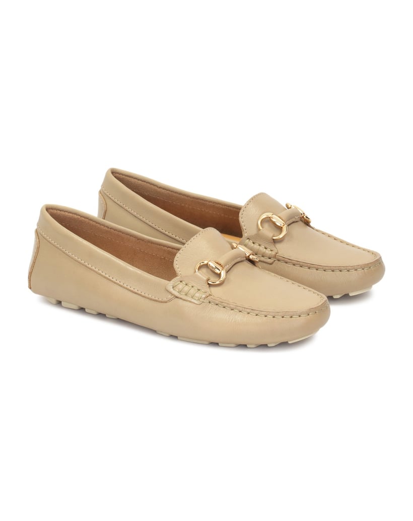 Kazar-Mokassins-aus-Leder-mit-Metallschnalle-beige