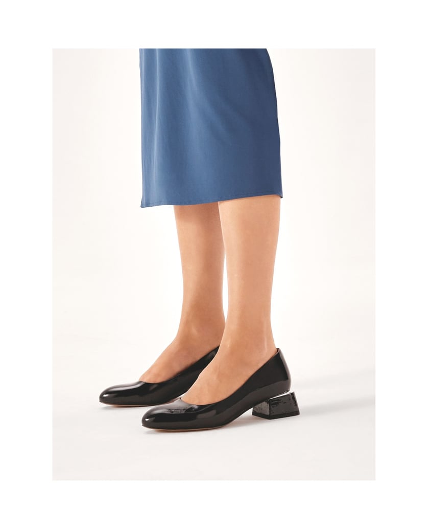 Kazar-Pumps-aus-Lackleder-mit-niedrigem,-breitem-Absatz-schwarz