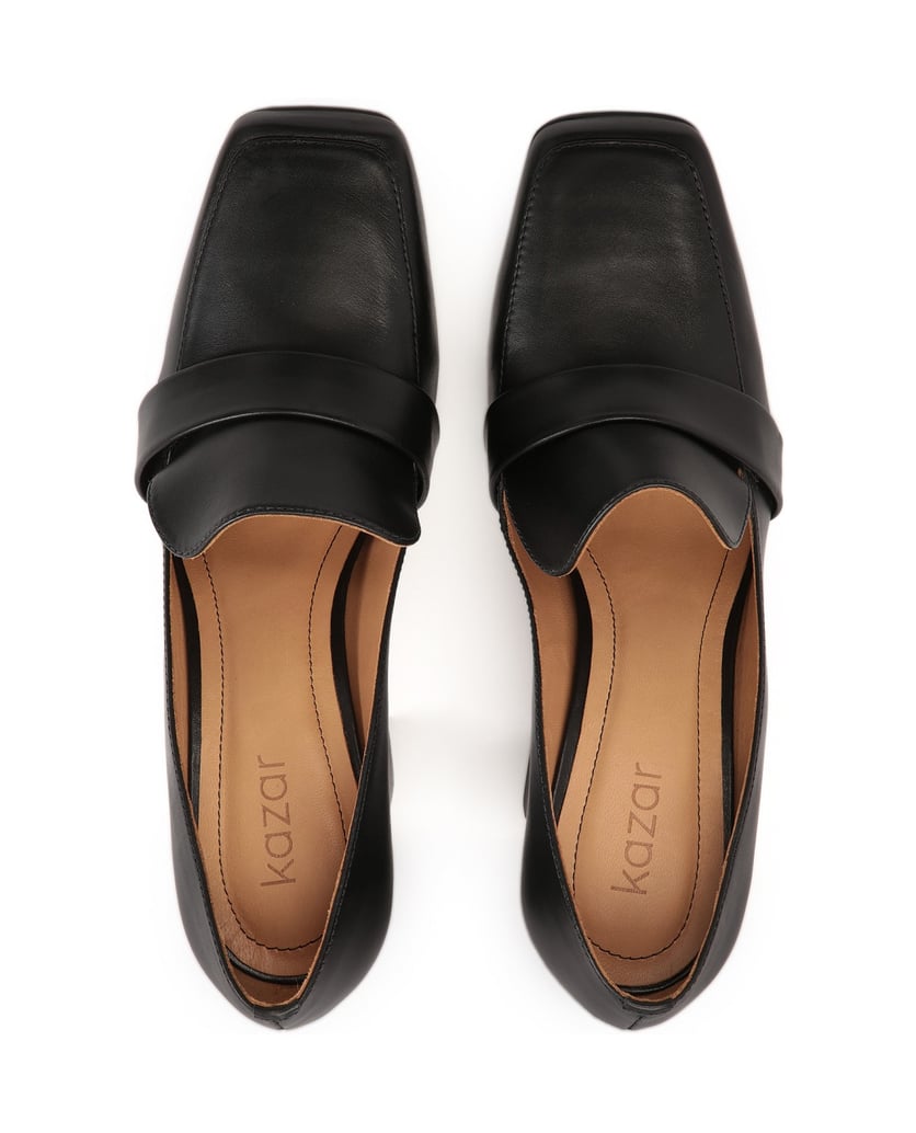 Kazar-Lords-pumpt-auf-einem-hohen-Pfosten-schwarz