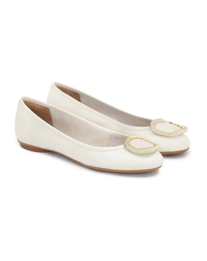 Kazar-White-leather-ballerinas-decorated-with-a-metal-brooch-biela