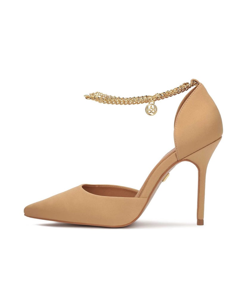 Kazar-Pumps-aus-Stoff,-verziert-mit-einer-Kett