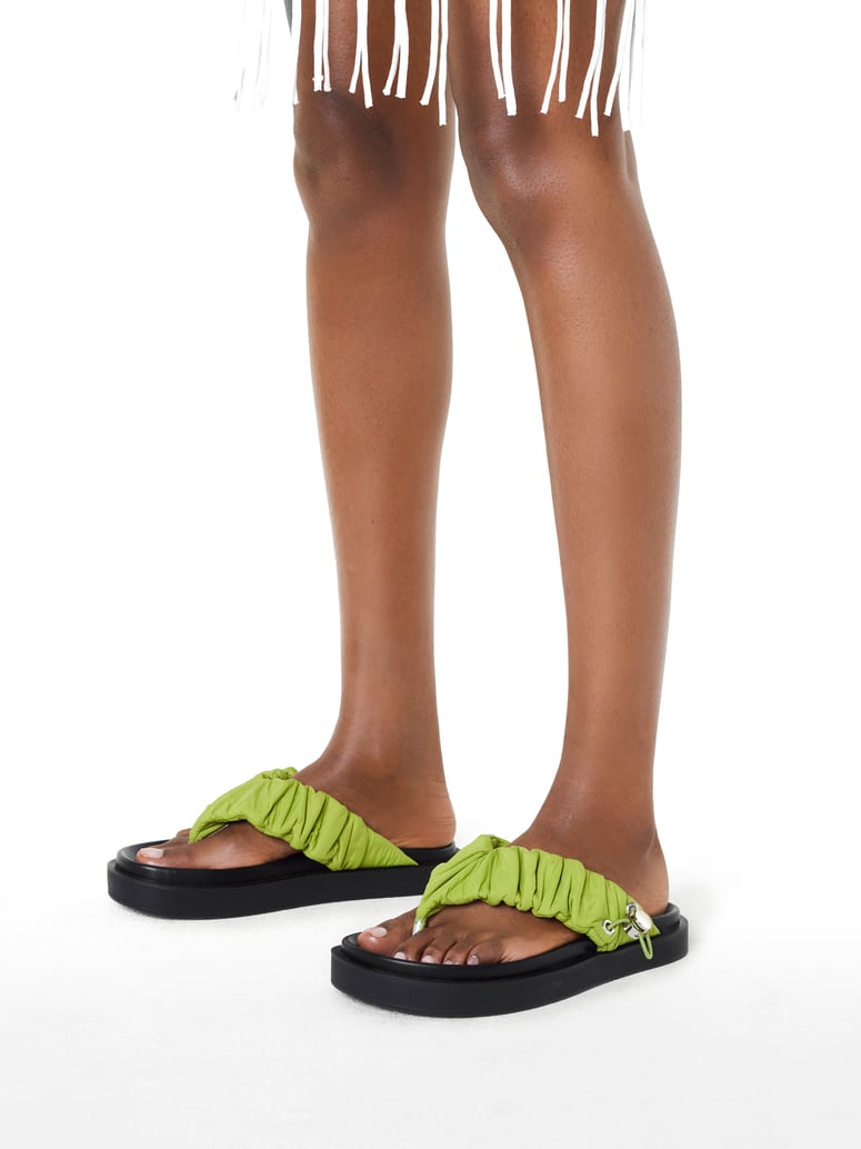 Kazar-Studio-Grüne-Flip-Flops-mit-dicker-Sohle