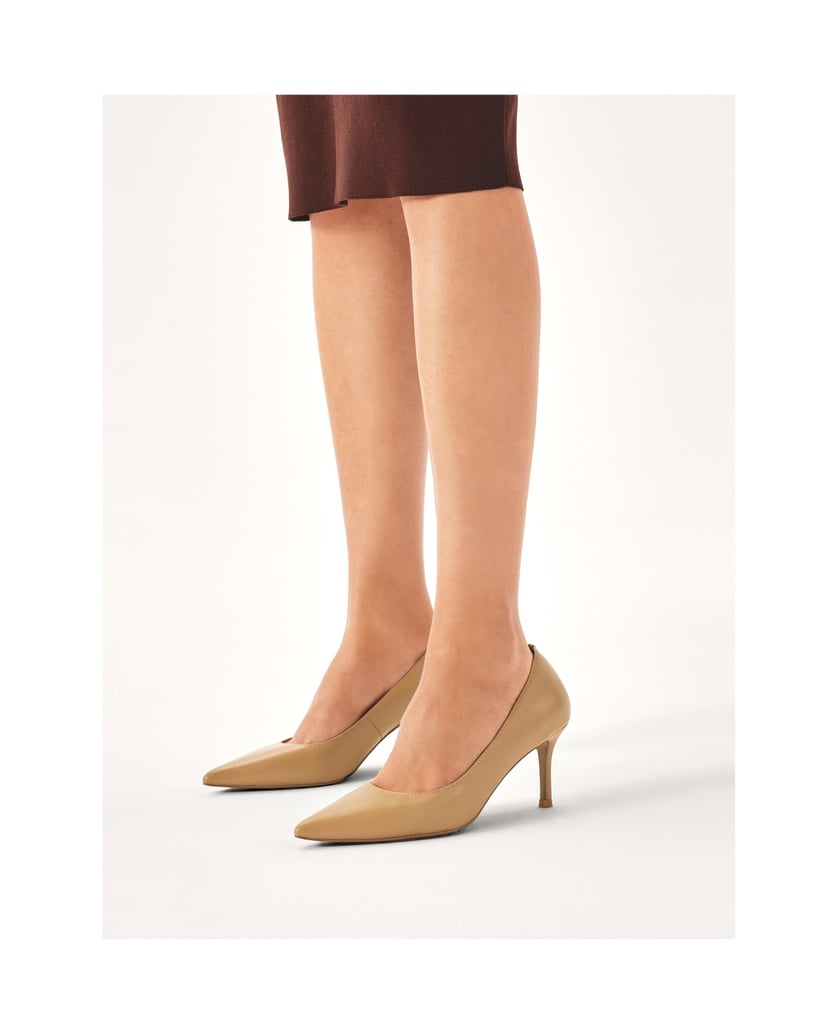 Kazar-Zeitlose-Pumps-in-Beige-beige