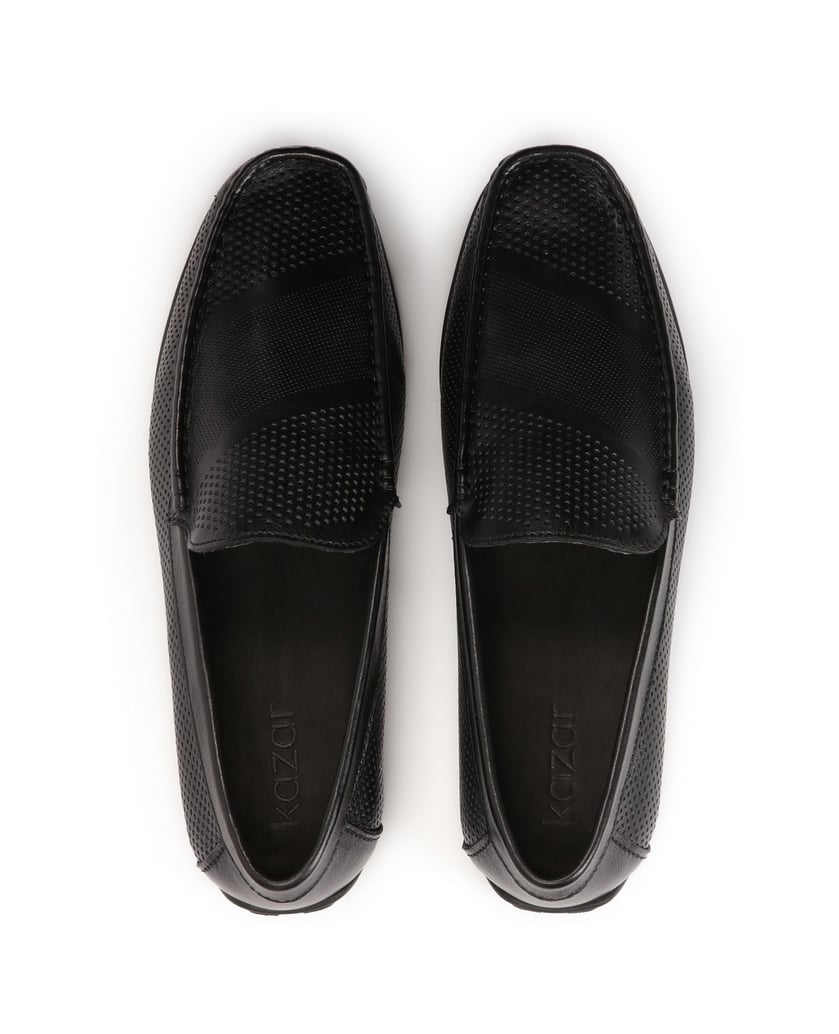 Kazar-Mokassins-aus-schwarzem-Leder-mit-Perfor