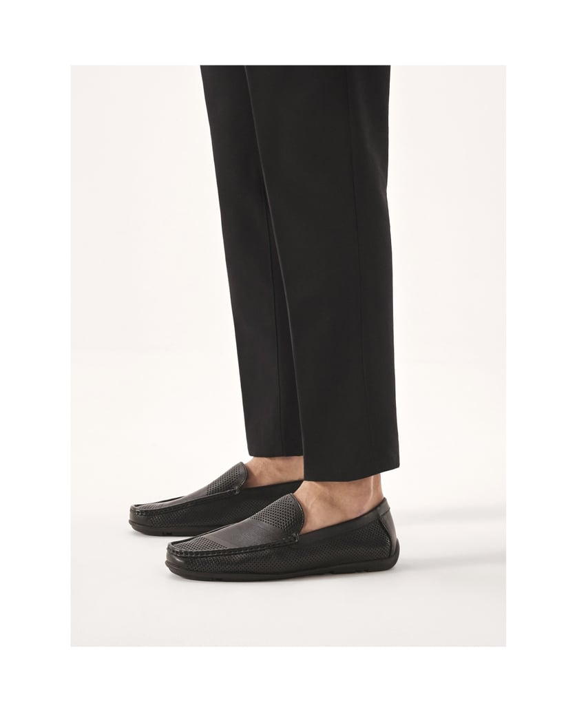 Kazar-Mokassins-aus-schwarzem-Leder-mit-Perfor