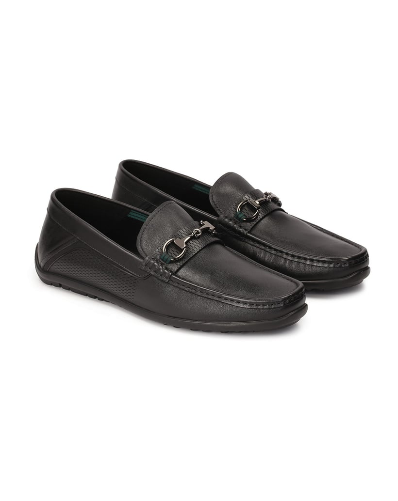 Kazar-Bequeme-schwarze-Mokassins-mit-Metallsta-schwarz