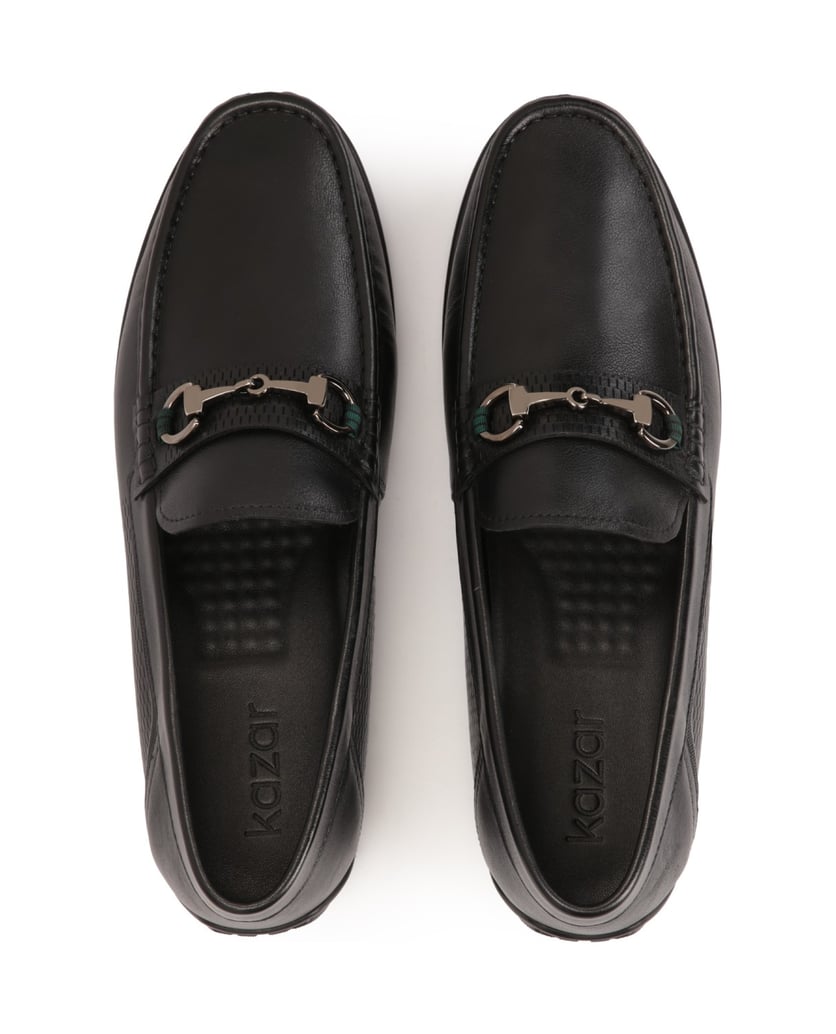 Kazar-Bequeme-schwarze-Mokassins-mit-Metallsta-schwarz