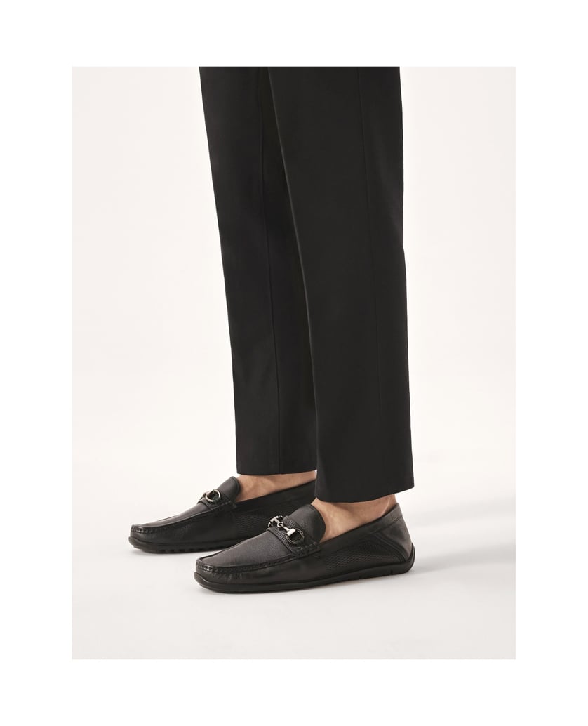 Kazar-Bequeme-schwarze-Mokassins-mit-Metallsta-schwarz