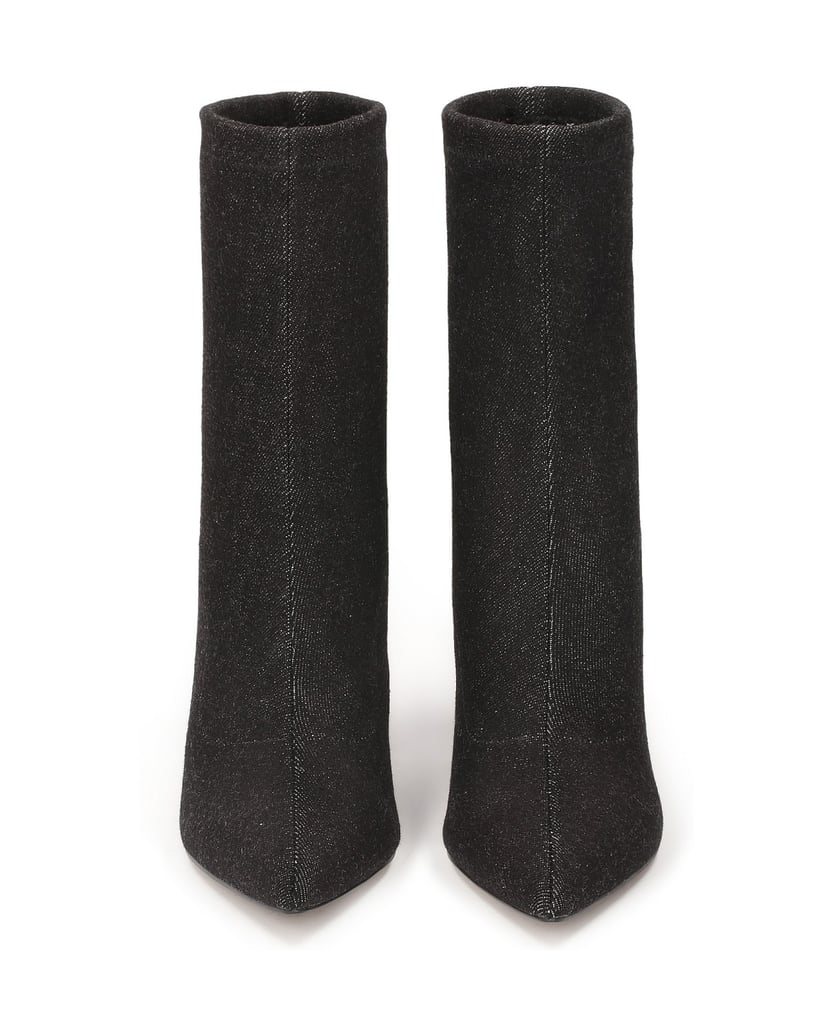 Kazar-Schwarze-Denim-Stiefel-auf-einem-dünnen-schwarz