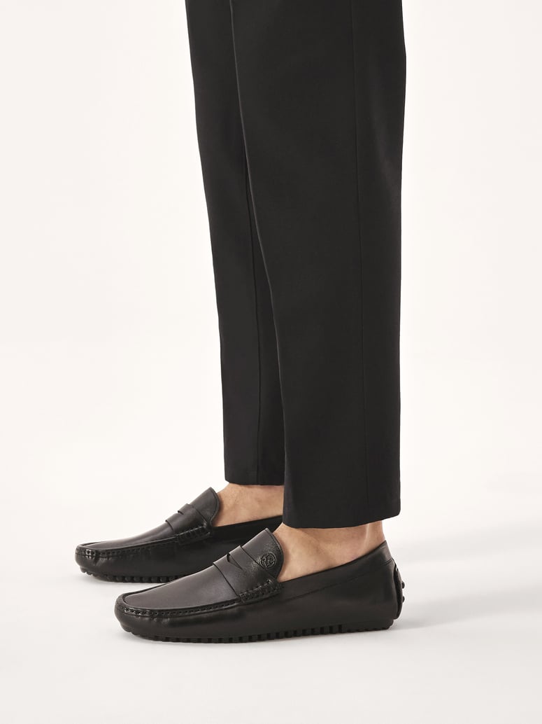Kazar-Black-men's-moccasins-on-a-comfortable-sole-černá
