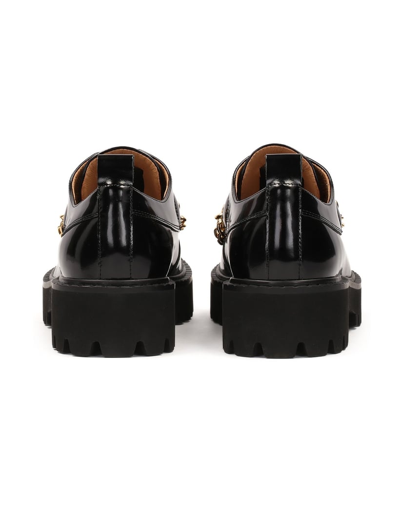 Kazar-Shoes-on-track-sole-decorated-with-chains-čierna