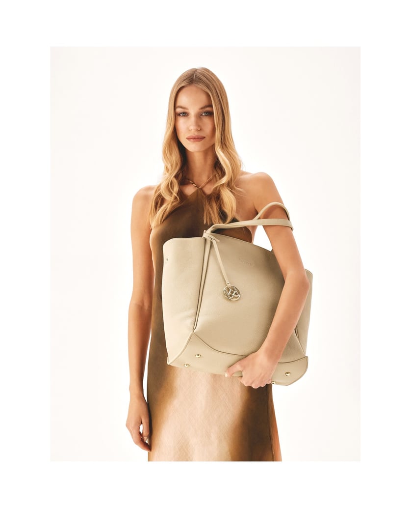 Kazar-Large-trapezoidal-shaped-shoulder-bag-béžová