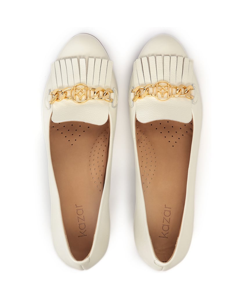 Kazar-Pumps-on-a-comfortable-heel-decorated-with-tassels-biela