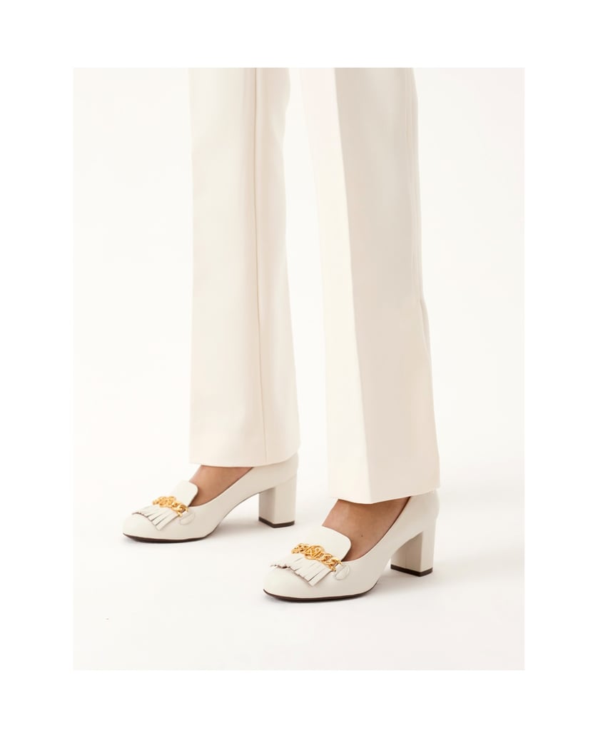 Kazar-Pumps-on-a-comfortable-heel-decorated-with-tassels-biela