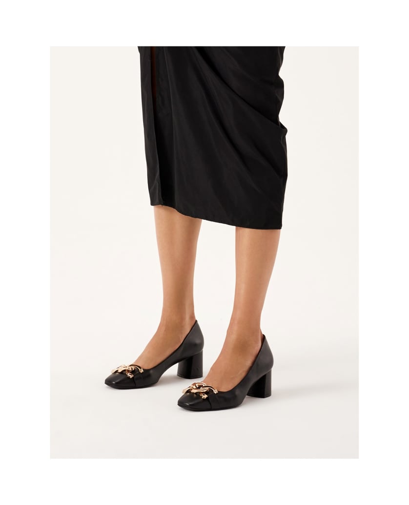 Kazar-Black-wide-heel-pumps-embellished-with-chain-links-černá