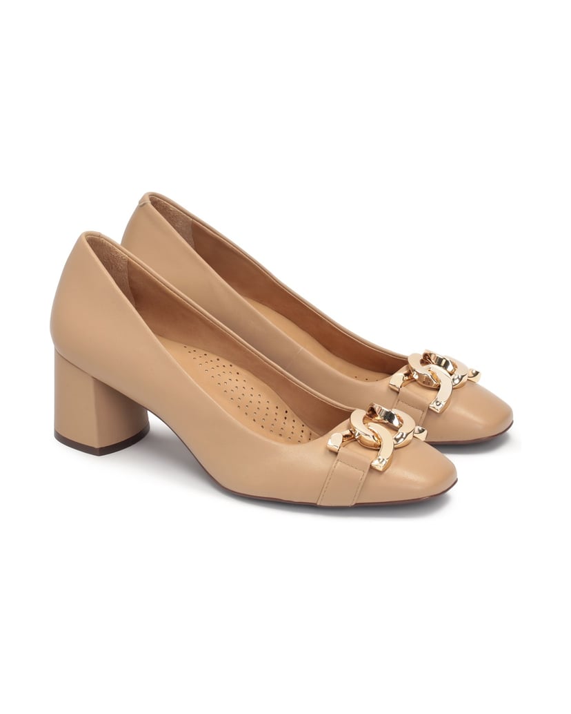 Kazar-Leather-pumps-with-a-wide-heel-and-a-comfortable-insole-velbloudí