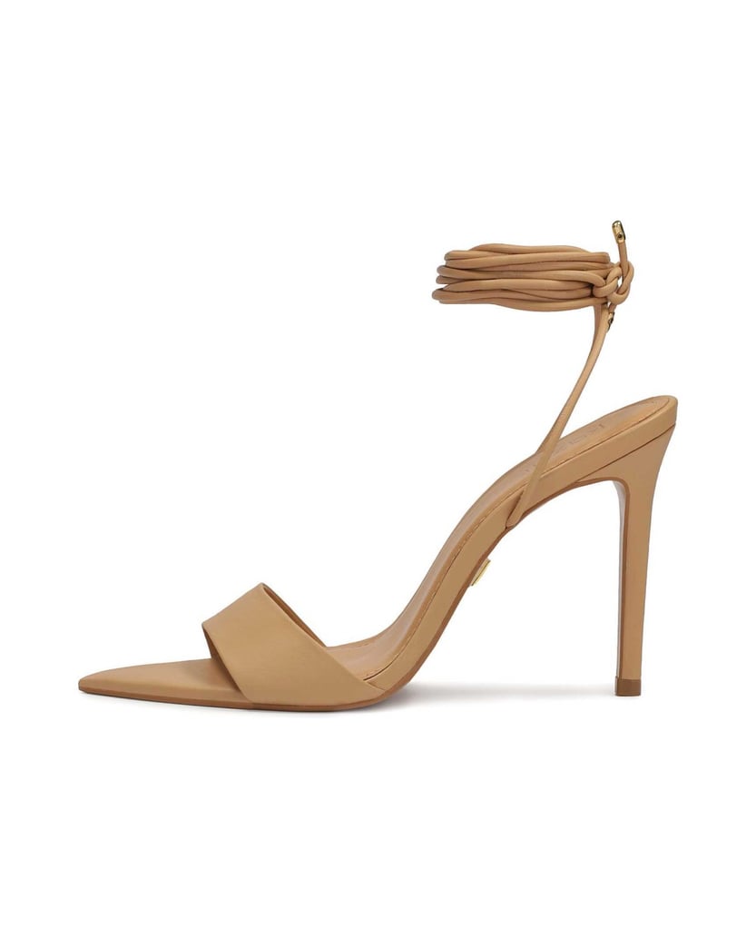 Kazar-Stachelige-Ledersandalen,-die-um-den-Knö-camel